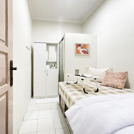 Kos Awany Coliving Hostel Jakarta Kültér fotó