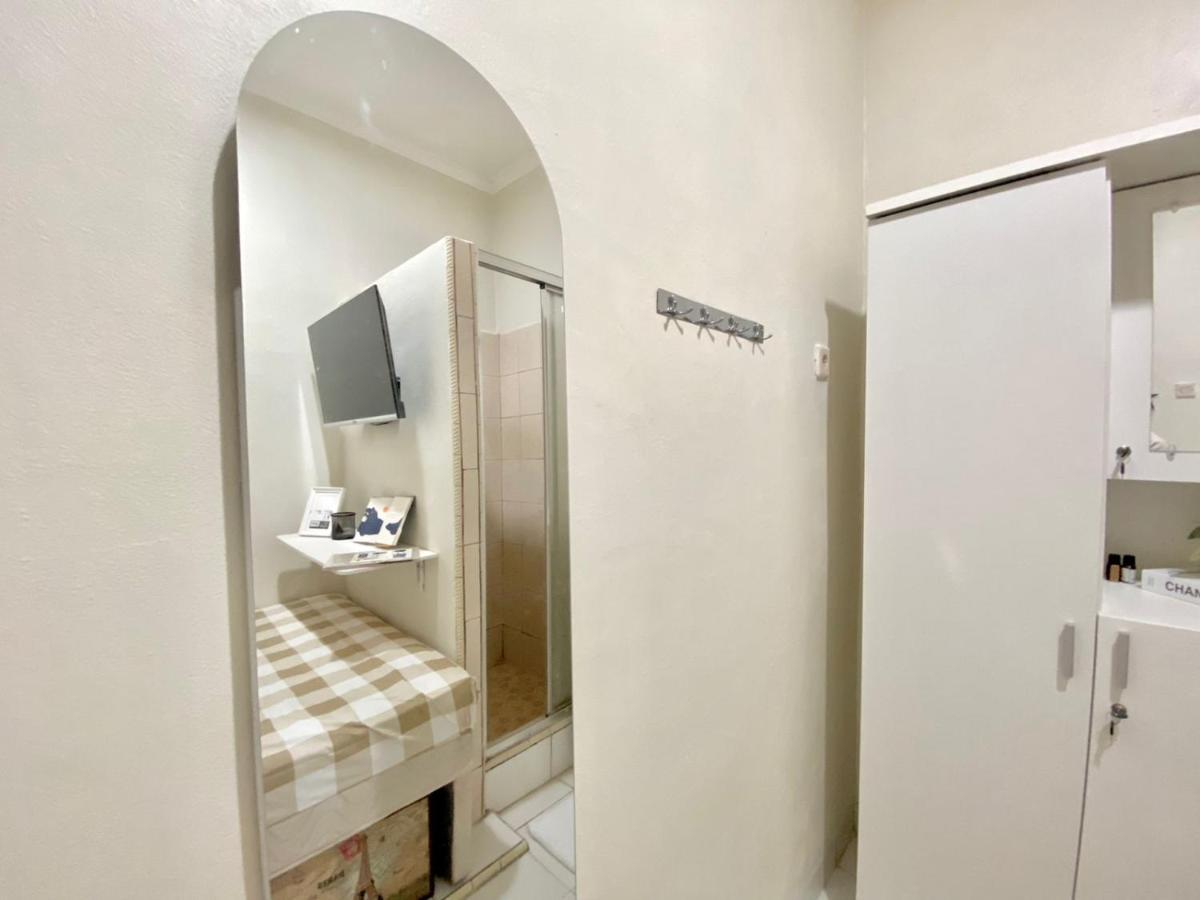 Kos Awany Coliving Hostel Jakarta Kültér fotó